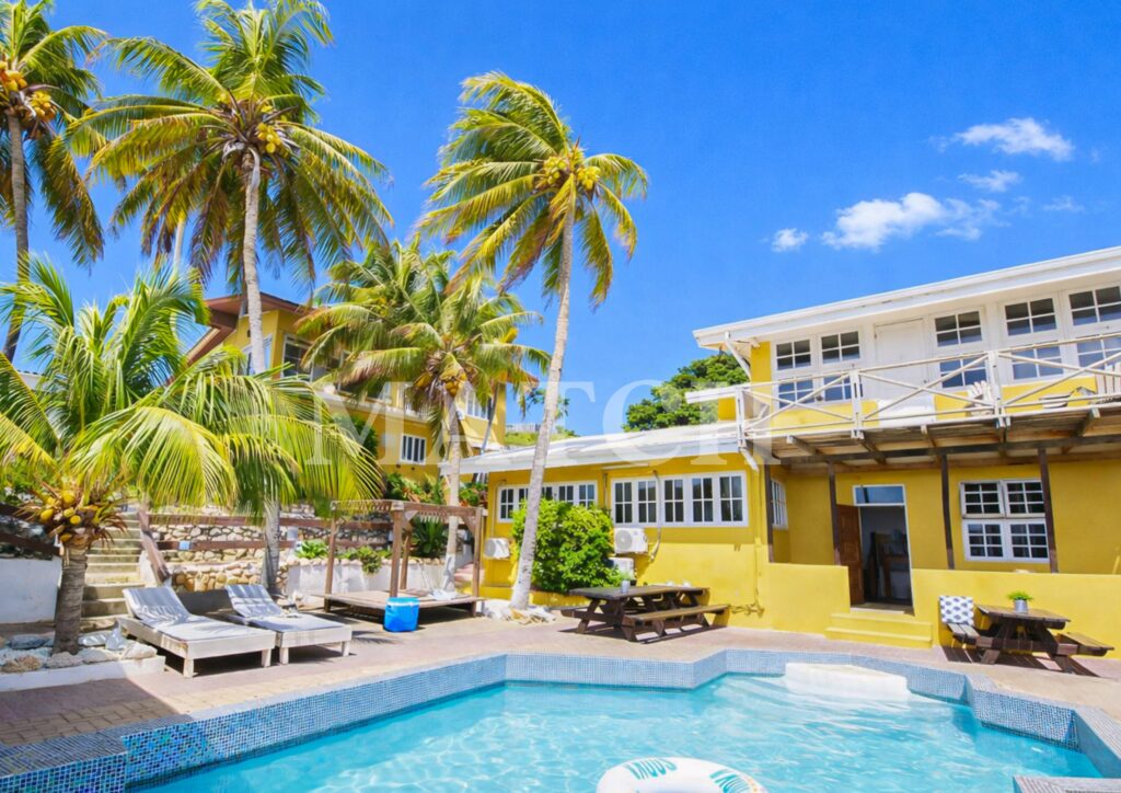 Studentenhuis Curacao met zwembad zijaanzicht